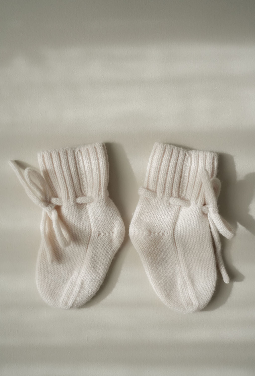 Natürliche Babyschuhe aus 100% Merinowolle - creme